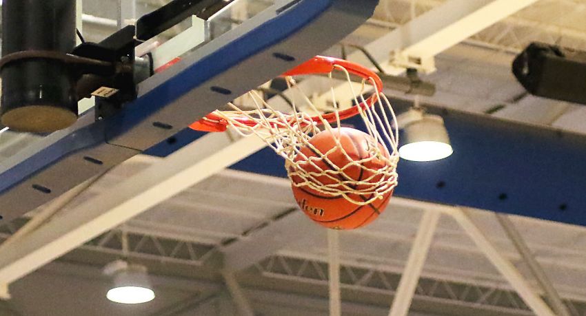 Feb. 14 Basketball Roundup - Maleighya Estes scores 2,000th career point in White River victory 